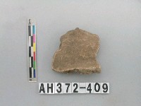 藏品(灰褐色粗砂陶口緣)的圖片